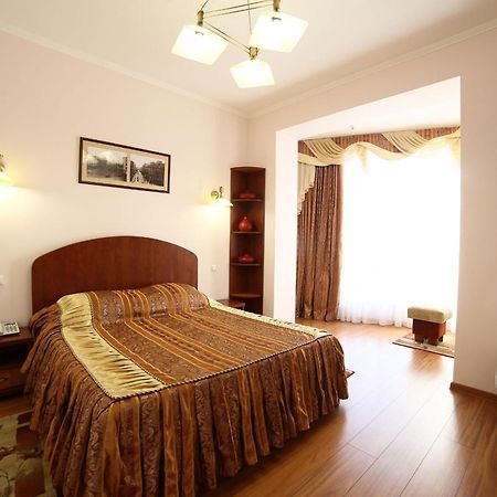 Соняхи Hotel Zimna Voda Eksteriør billede