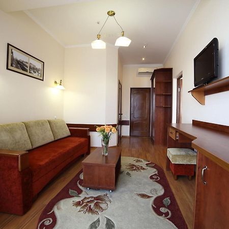 Соняхи Hotel Zimna Voda Eksteriør billede