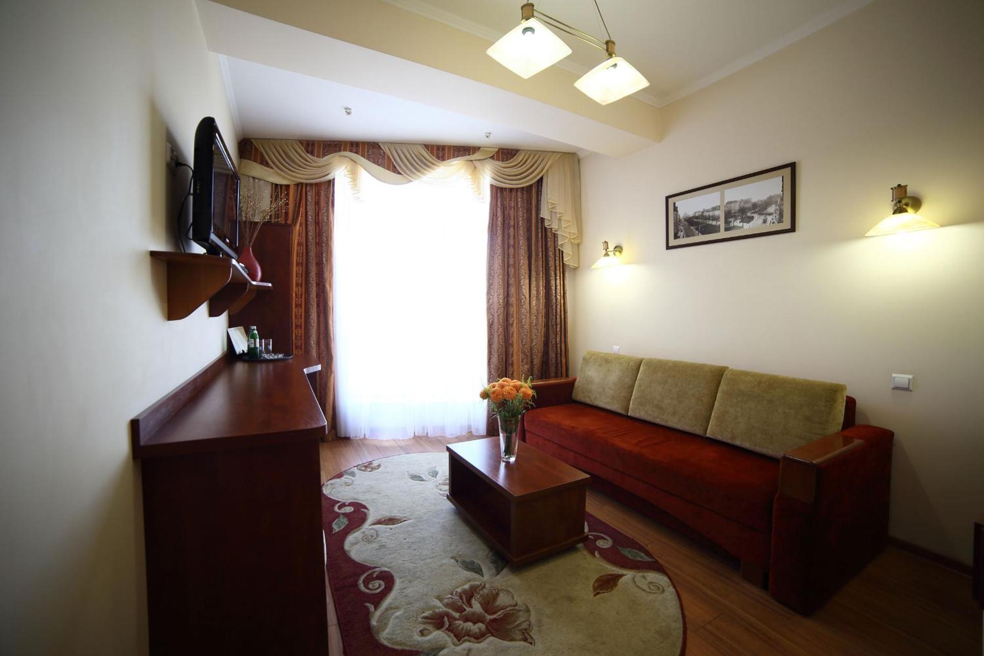 Соняхи Hotel Zimna Voda Eksteriør billede